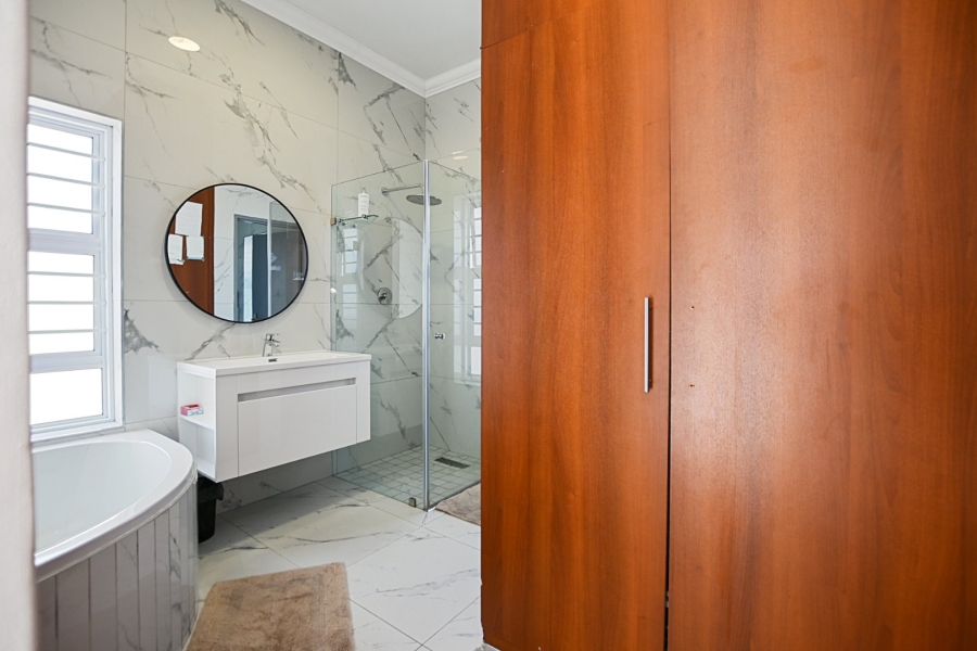  Bedroom Property for Sale in Parklands Western Cape